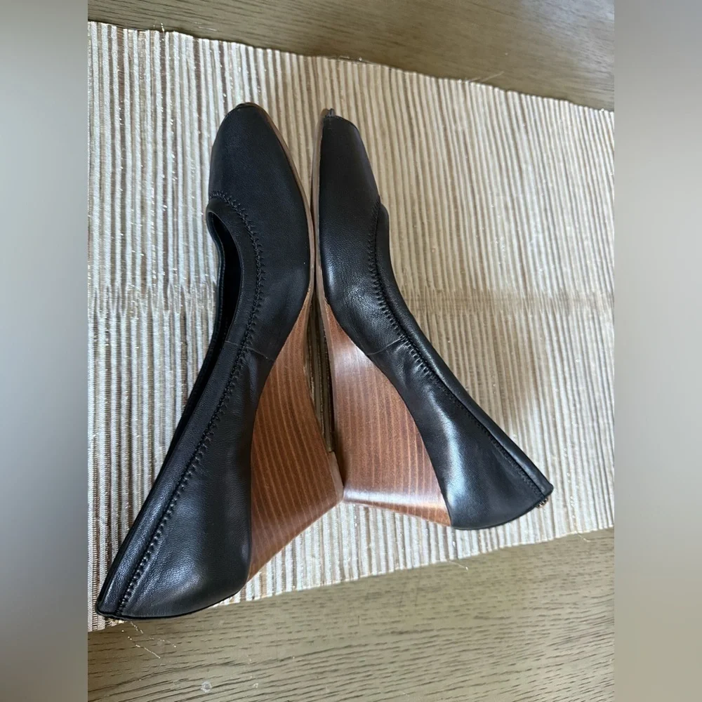 Tory Burch Open Toe Black Leather Wood Wedge Heel Shoes Size 8.5m